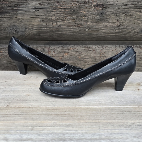 AEROSOLES Dolly Classic Minimalist Leather Cutout Details Comfort Heels 7M - Picture 6 of 15